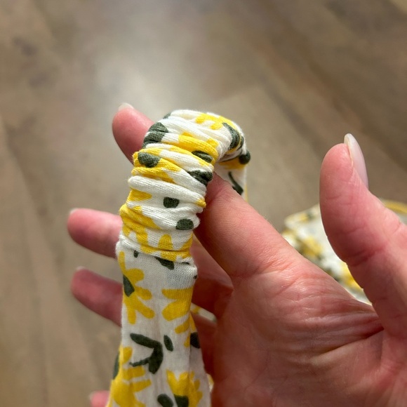 Infant headband and romper set - Picture 3 of 3